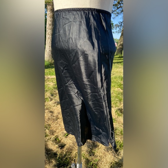 Vintage Christian Dior Black MIDI Satin Slip Skirt Scalloped Union Made in USA - Picture 11 of 11